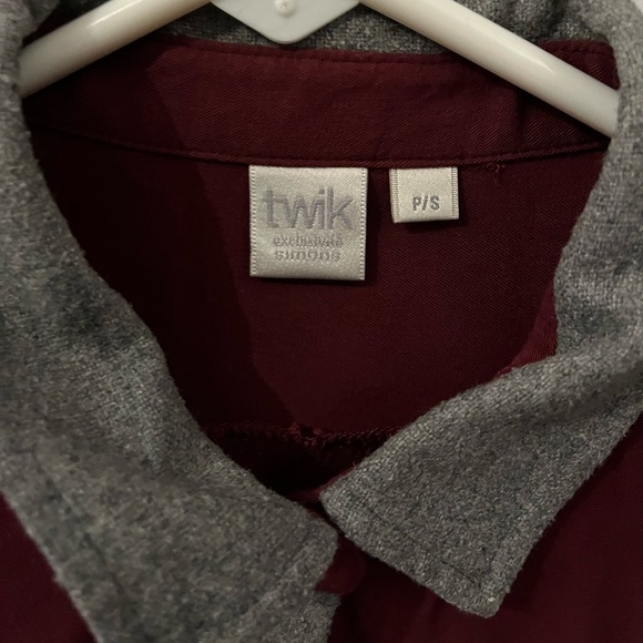 Red shirt with gray collar - Picture 2 of 2